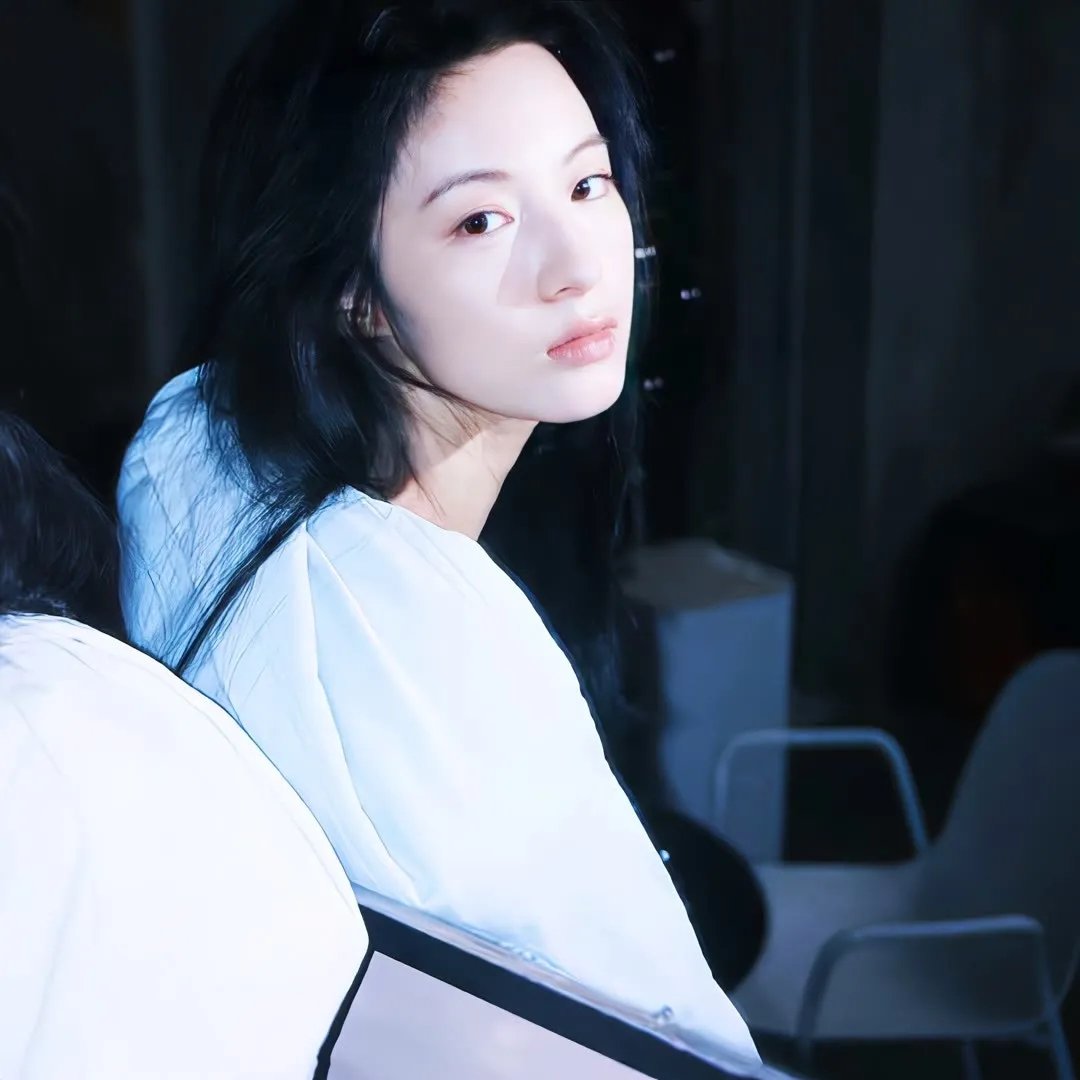 揭穿身份后,前女友哭着求原谅